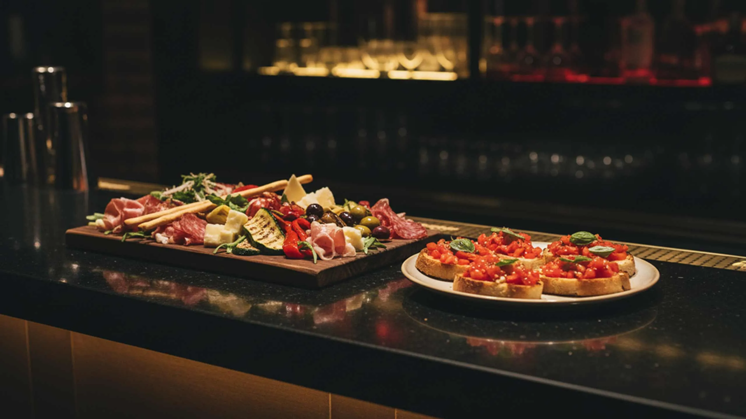 Vitos-Bar-Friedrichshafen-Cocktailbar-Aperobar-Weinbar-Paninibar-Header-Antipasti Vitos-Bar-Friedrichshafen-Cocktailbar-Aperobar-Weinbar-Paninibar-Header-Antipasti