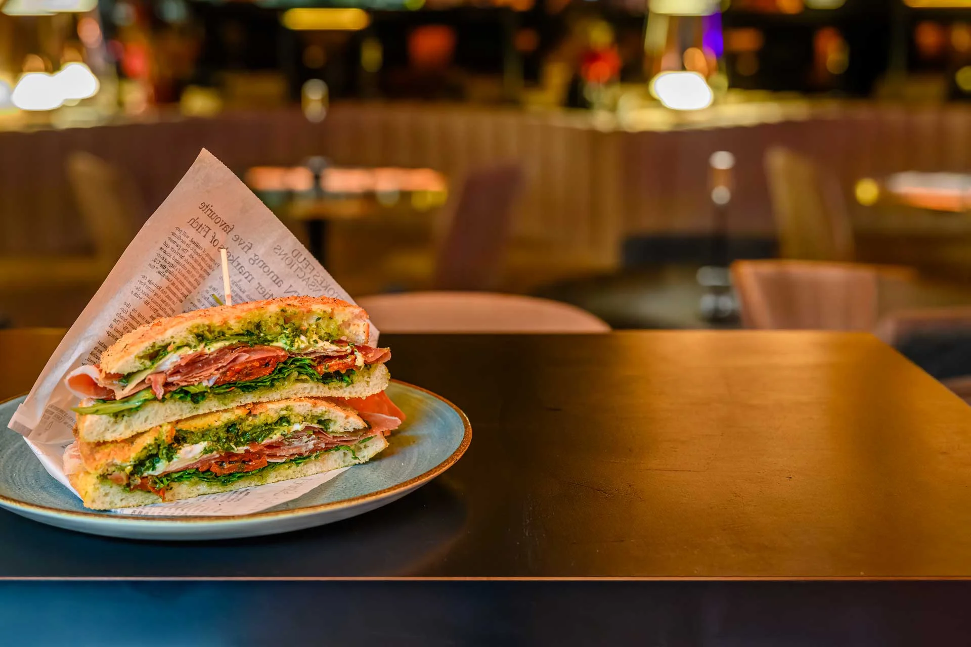 Vitos-Bar-Friedrichshafen-Cocktailbar-Aperobar-Weinbar-Paninibar-KDS_5363-Focacchia-1920px