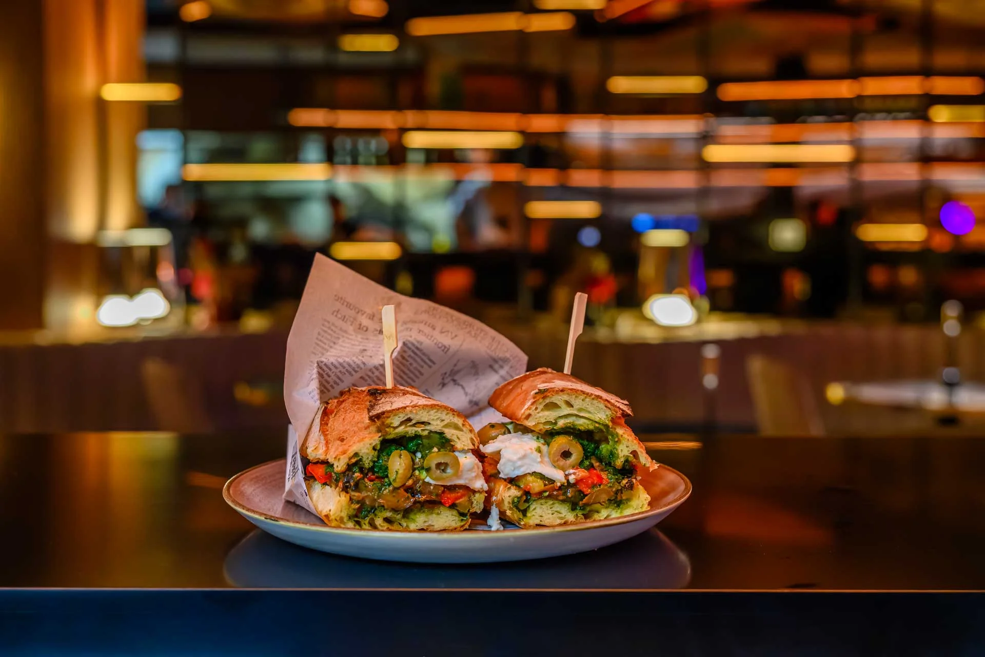 Vitos-Bar-Friedrichshafen-Cocktailbar-Aperobar-Weinbar-Paninibar-KDS_5370-1920px